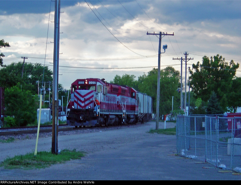 WSOR 2055 and 2054 leading an inbound grain extra